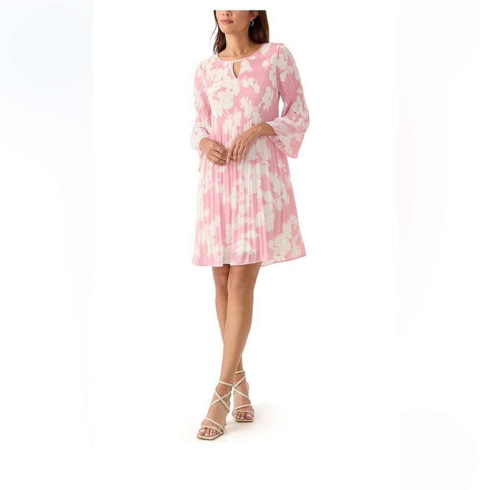 Perfect pop of pink! 3/4 sleeve w/keyhole neck, floral printed, A-line dress.